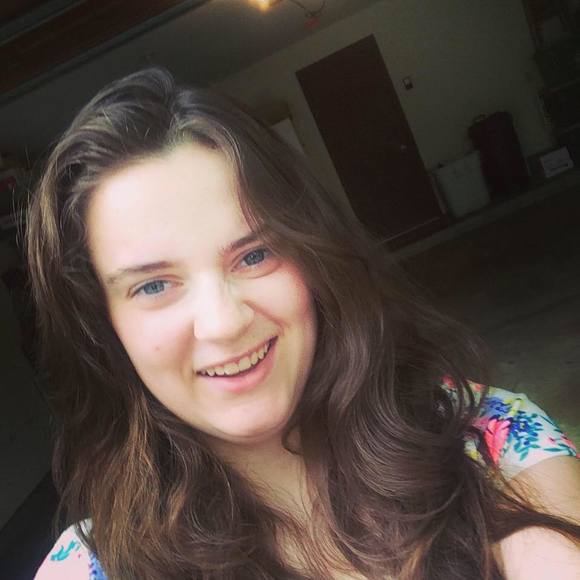 Meet your Posher, Olivia - Picture 1 of 1